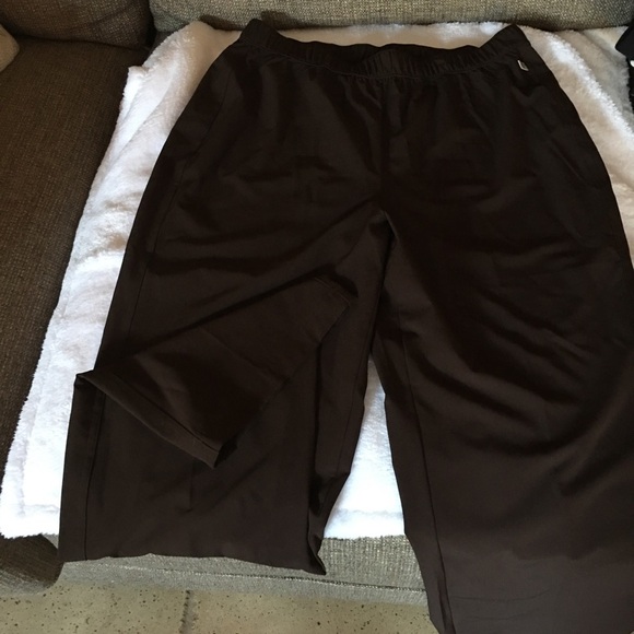 Chico’s Zenergy Vest with matching pants - Picture 4 of 6